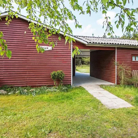 6 Person Holiday In R M Molby